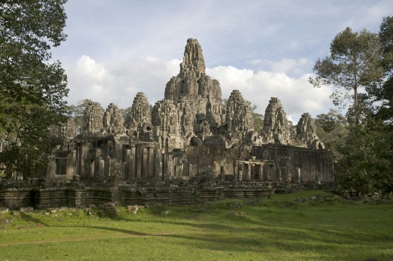 Cambodia Essentials: Phnom Penh, Angkor and the Tonle Sap