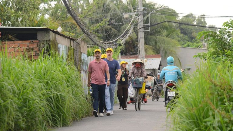 Thanh Da Peninsula Walking Tour, Saigon